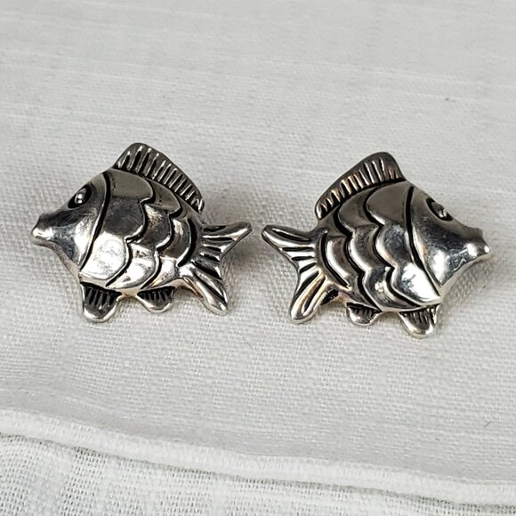 Super Cute Silver Tone Large Kissing Fish Earrings - Picture 1 of 3